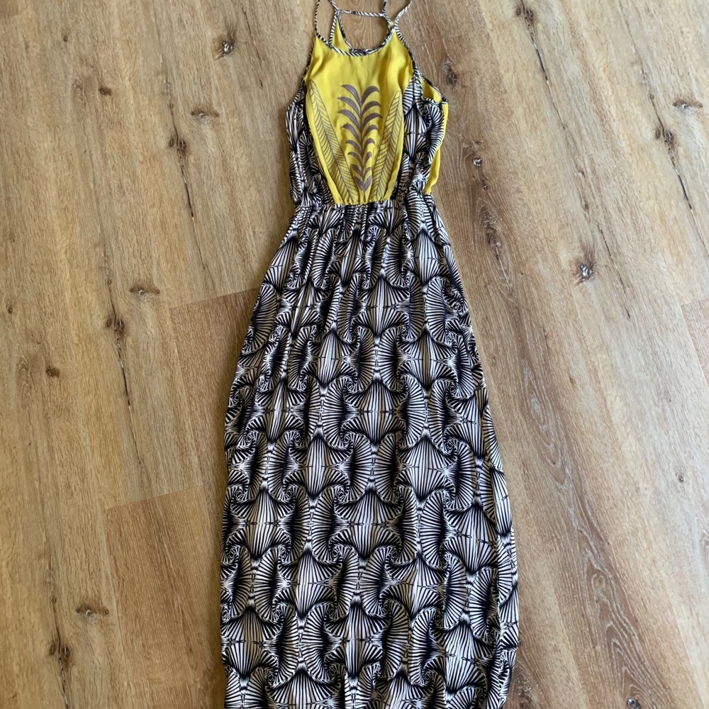 fun and flowy maxi dress!